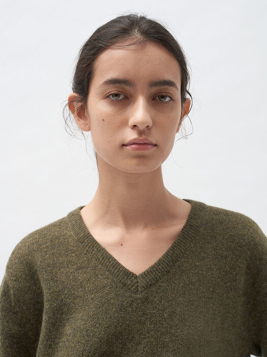 cashmere v neck knit (melange olive)