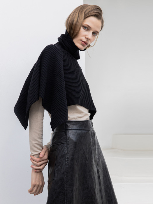 Wool Asymmetric Turtleneck Muffler