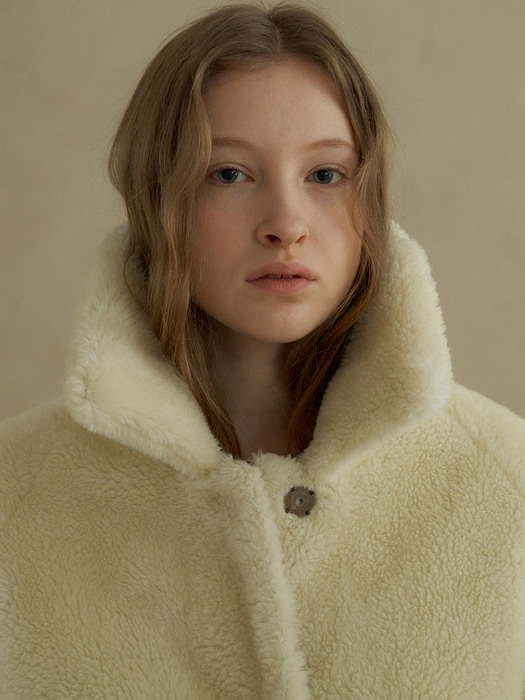 wool cropped reversible shearing coat (cream)