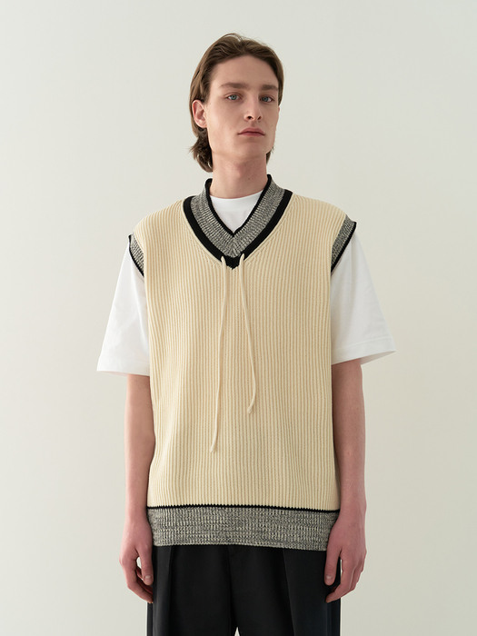 tunnel detail knit vest (cream)