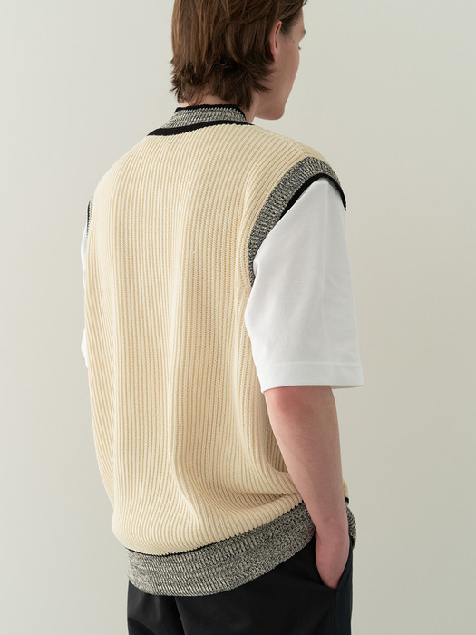 tunnel detail knit vest (cream)