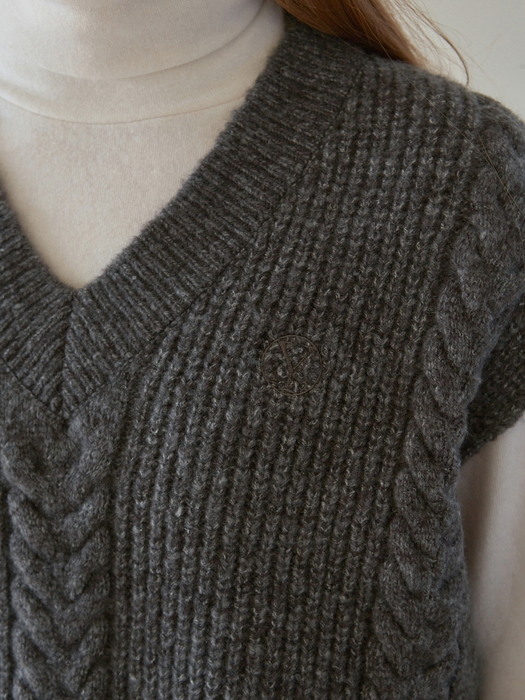 CALBE KNIT VEST_CHARCOAL