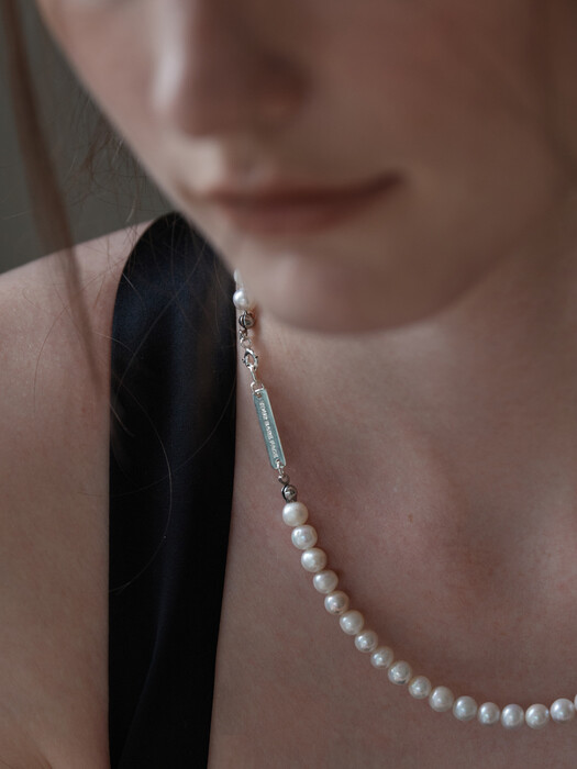 Silver pearl necklace