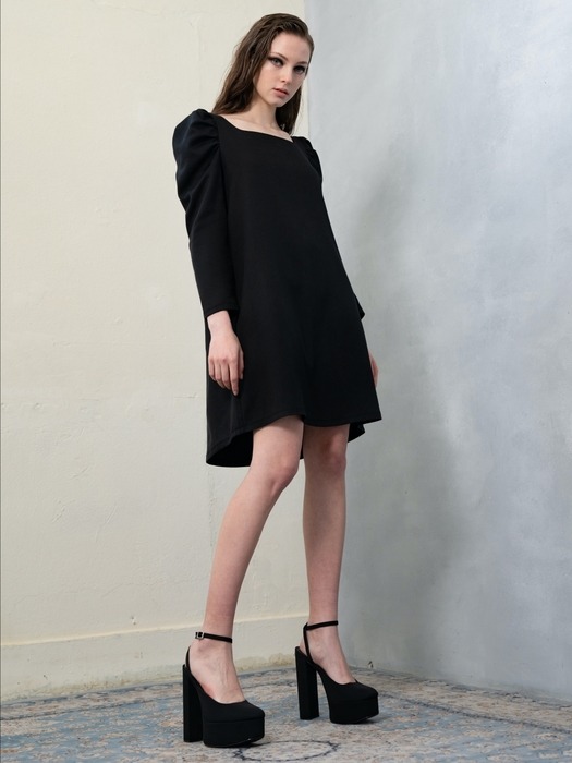 Esme gathered-shoulder shift dress (black)