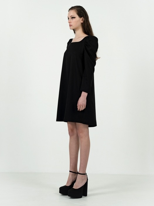 Esme gathered-shoulder shift dress (black)