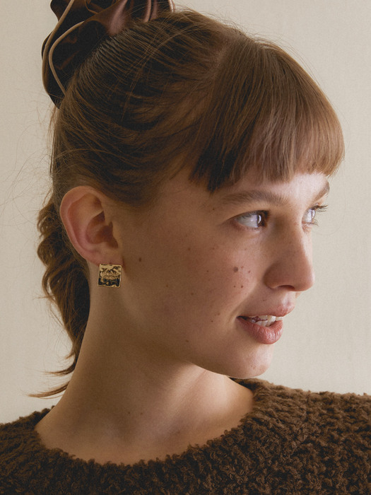 square oneshot earring