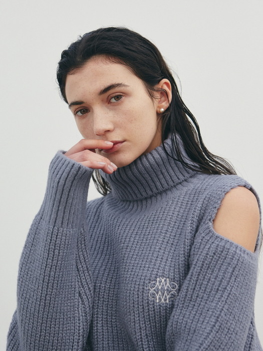 NICOLE TURTLENECK SHOULDER CUT OUT SWEATER_GRAY