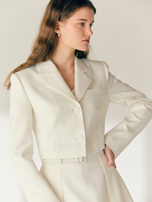 ARIANA Notched collar tailored cropped jacket (Cream/Light beige)
