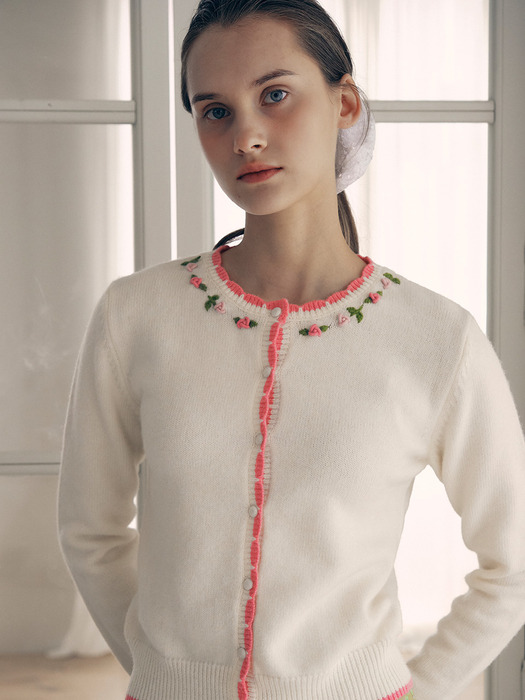 HAND ROSE EMBROIDERY CARDIGAN IVORY