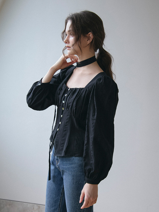 HEART NECK SHIRRING BLOUSE_BLACK