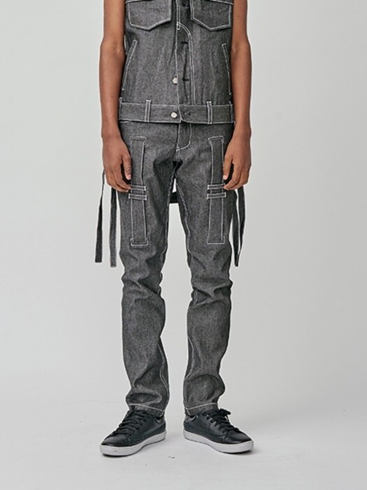 BELTED SLIM DENIM JEAN