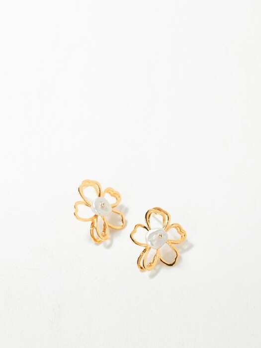 LINE FLOWER PEARL POINT EARRING