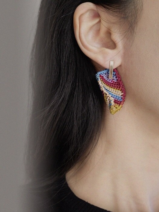 natural mix color knit earring