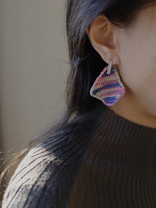 natural mix color knit earring