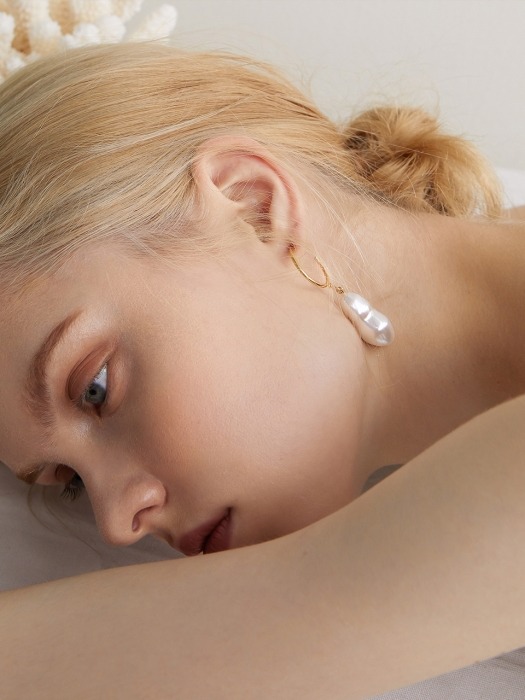 Baroque pearl hoop earrings 바로크 진주 귀걸이 셋트