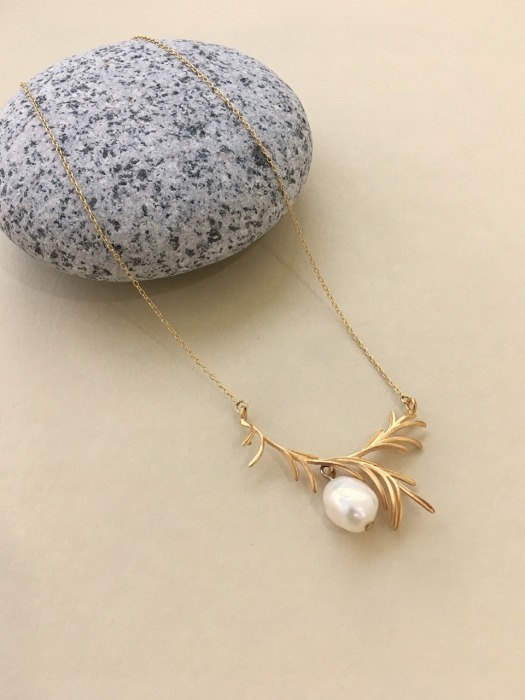 LEAF PEARL NECKLACE