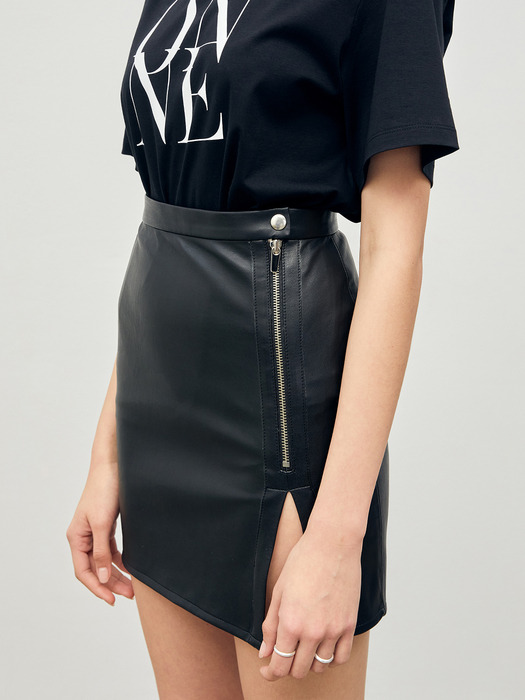 Zip-Pointed Faux Leather Mini Skirt Black