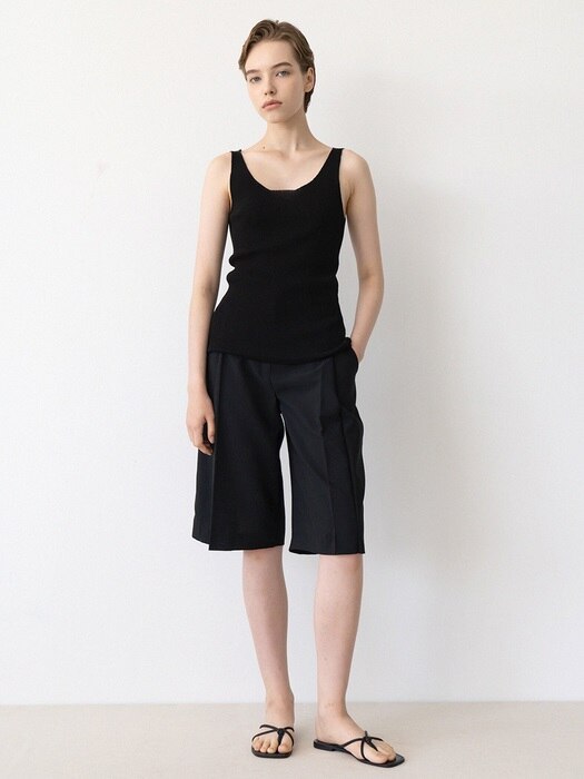 square sleeveless knit (black)