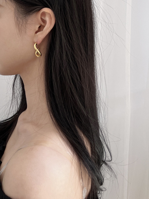 no.19 earring gold