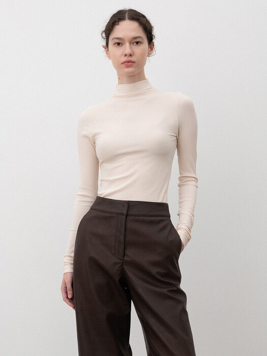 slim-fit textured top (cream)