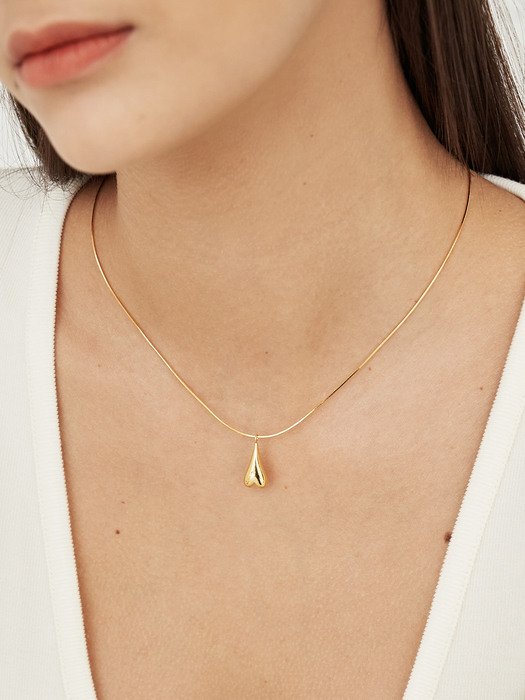 23 Long heart Necklace-gold