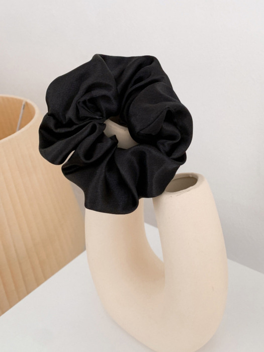 Silk Soft Scrunchie (Black)