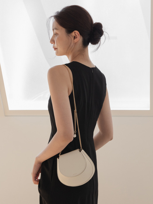 [단독] Shell chain bag / Ivory