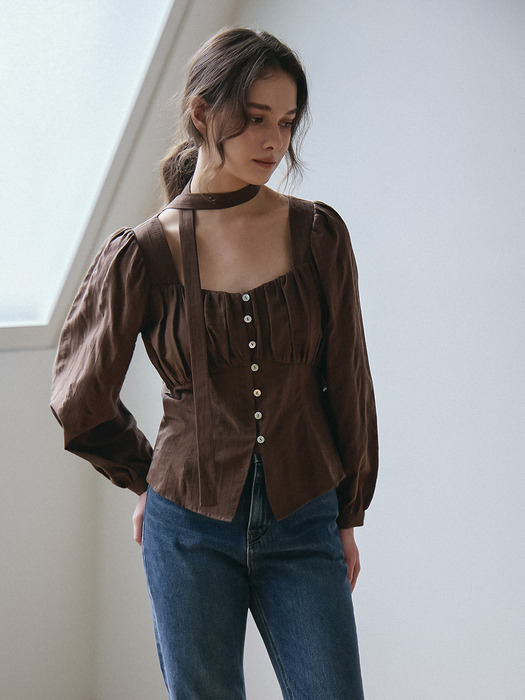 HEART NECK SHIRRING BLOUSE_BROWN