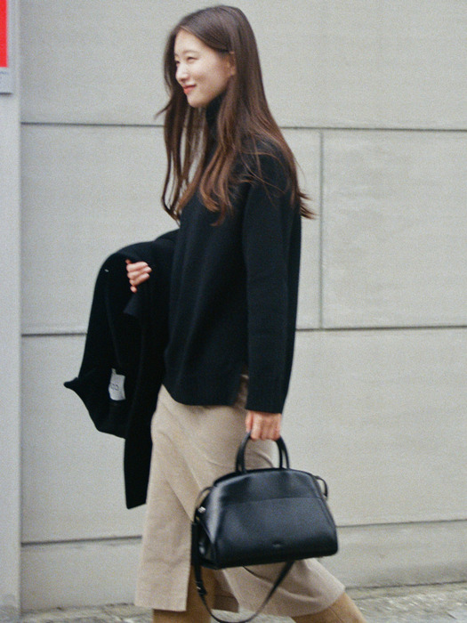 NADEL BAG (SOFT BLACK)