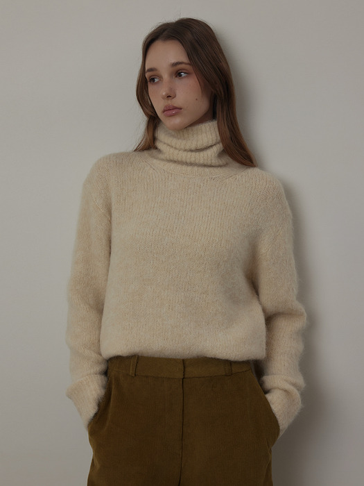 Hairy Alpaca Warm Turtle-neck Knit