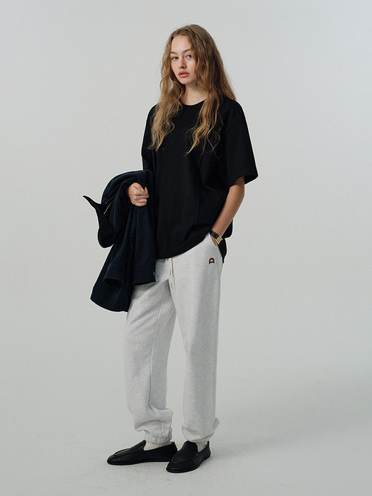 UNISEX LEATHER LOGO SWEAT PANTS LIGHT MELANGE GREY_UDPA5A101G1 - Image 1