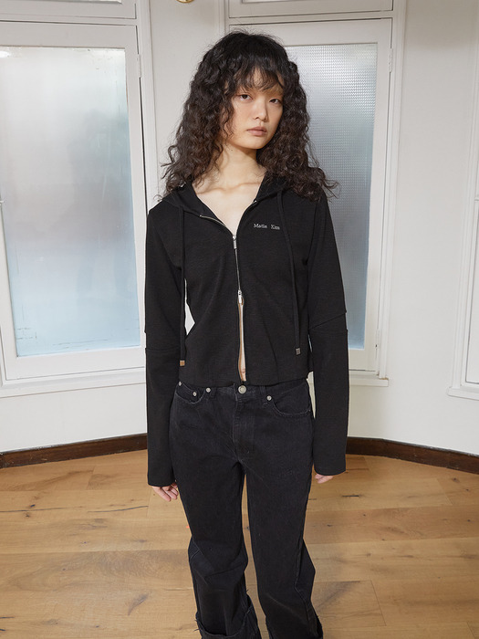 SLEEVE SLIT POINT HOODY ZIP UP IN BLACK - Image 3
