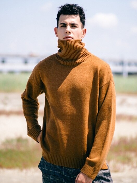 Unisex Over-Sized Brown Turtleneck Wool Knit