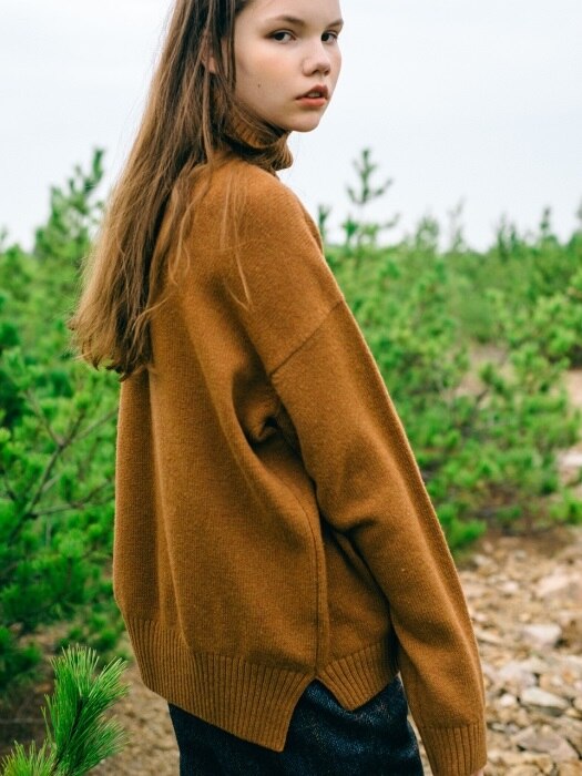 Unisex Over-Sized Brown Turtleneck Wool Knit