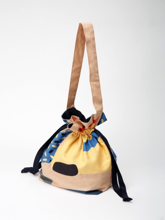 Cut outs beige large string bag
