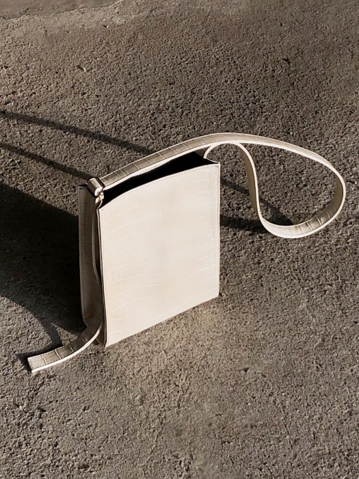 sol square bag (cream)