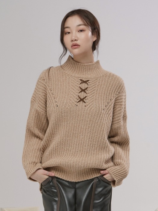 LEATHER STRAP CABLE HIGH NECK KNIT BEIGE