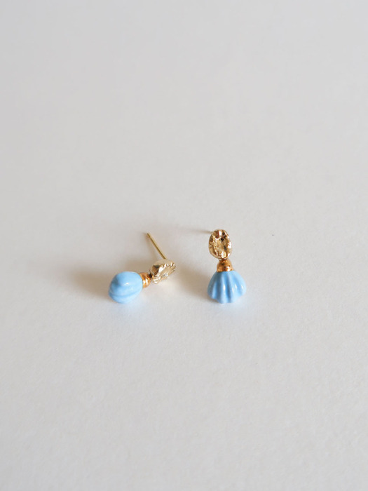 Gold seed shell earring [sky blue]