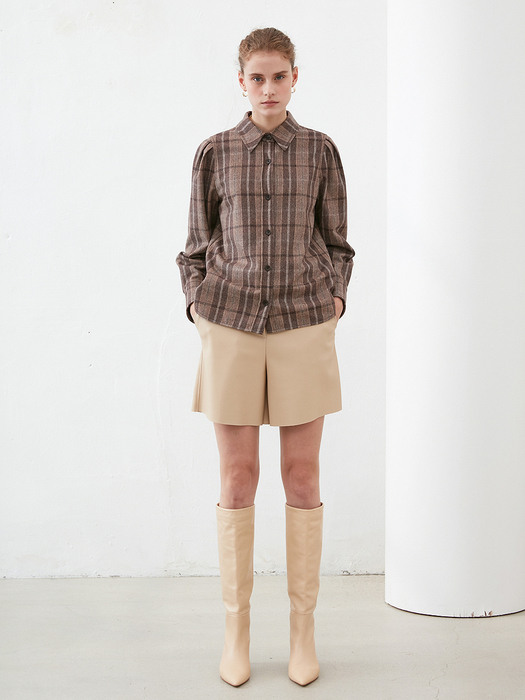 ECO LEATHER BELTED SHORTS in Light Beige [U0W0P312/71]