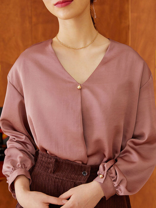 v-neck one tuck blouse (pink)