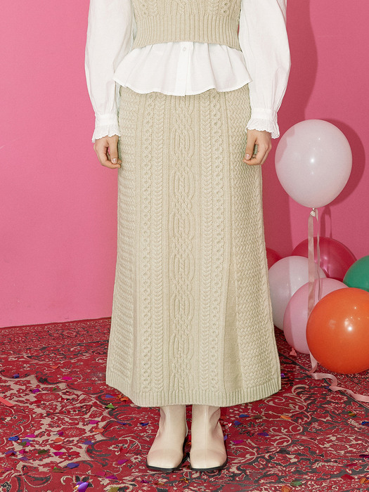 V. twist knit skirt (light beige)