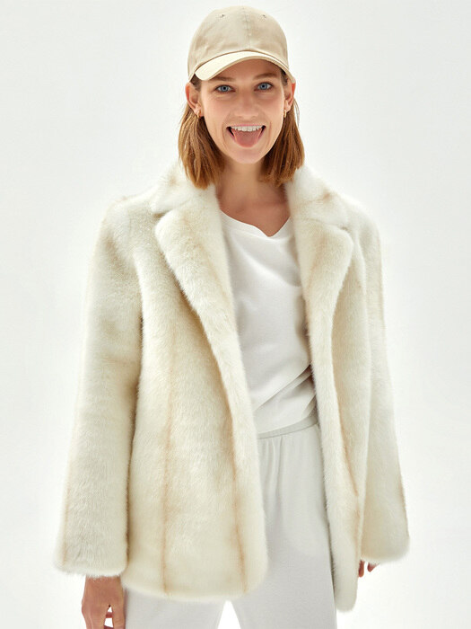 FW21 Jennie eco fur mustang jacket ivory