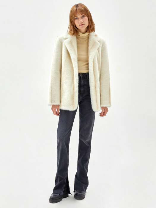 FW21 Jennie eco fur mustang jacket ivory