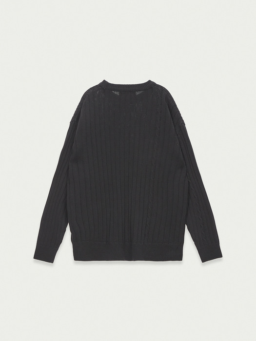 CABLE OVERFIT KNIT PULLOVER IN CHARCOAL