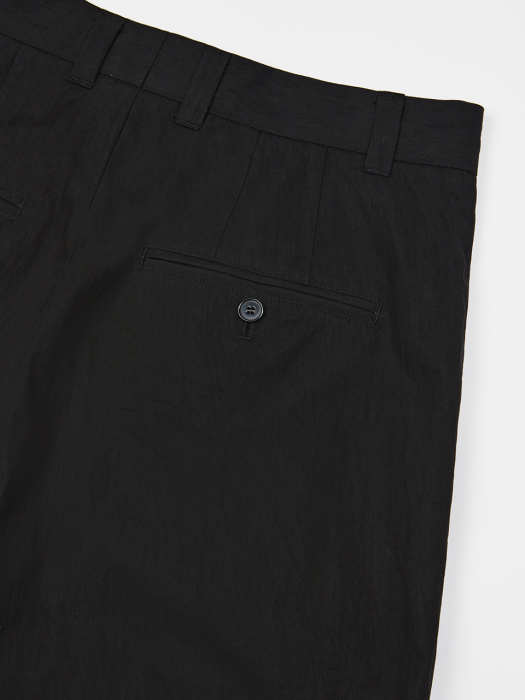 Crease Cotton Bermuda Pants (Black)