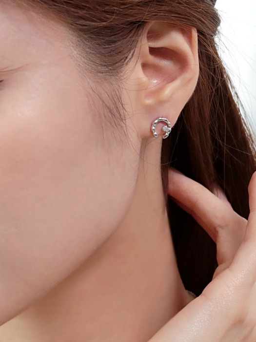 그레이러프다이아몬드 커브귀걸이 Gray rough diamond curve earring