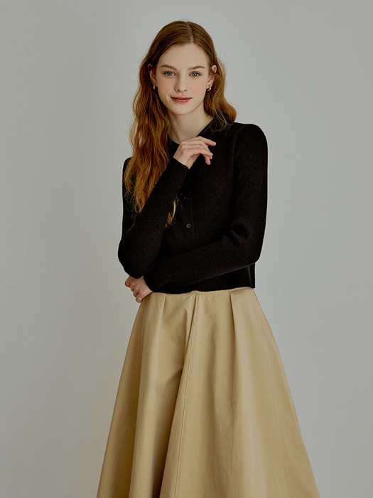 Pale button collar knit (black)