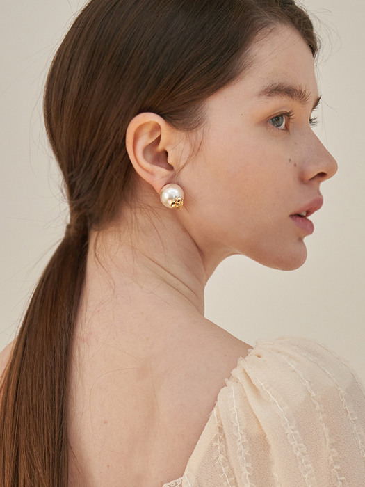 heart pearl earring 