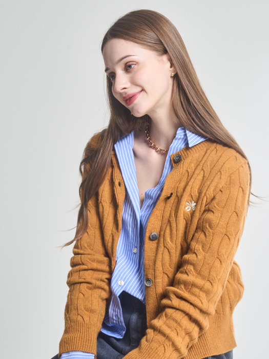 Signature Cable Classic Cardigan_Camel