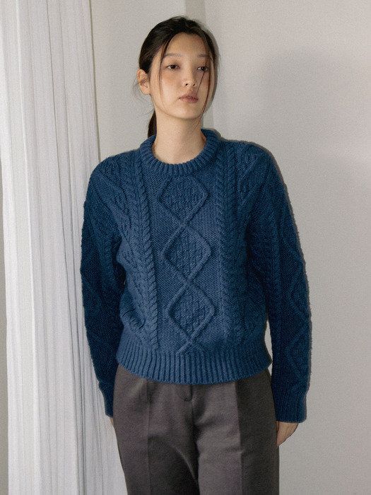 Round cable knit (blue)